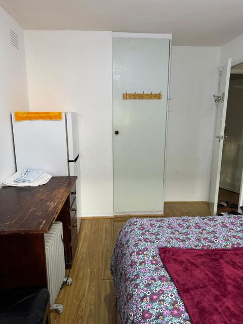 Springvale Couple Room With Shared Bathroom - Accommodation Gold Coast 1