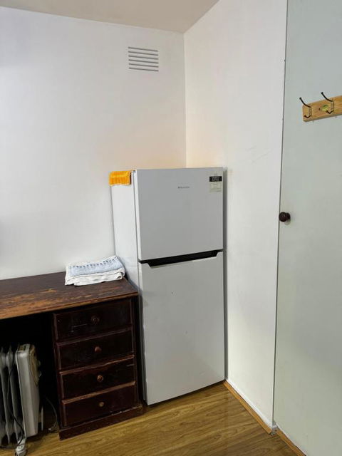 Springvale Couple Room With Shared Bathroom - Accommodation Gold Coast 3