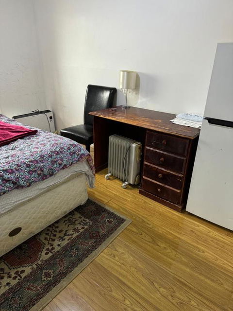 Springvale Couple Room With Shared Bathroom - Accommodation Gold Coast 2