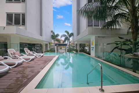 Starlit Palms - Chic Poolside Haven By The Beach - Accommodation Gold Coast 1