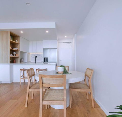 Starlit Palms - Chic Poolside Haven By The Beach - Accommodation Gold Coast 2