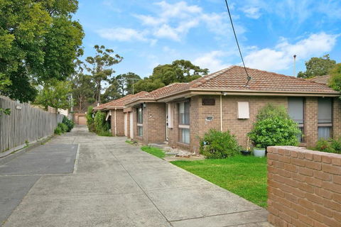 Stay Next To Train Station! Melbourne CBD 12 Km! - Accommodation Gold Coast 2
