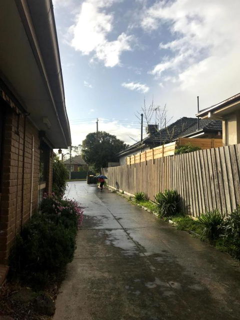 Stay Next To Train Station! Melbourne CBD 12 Km! - Accommodation Gold Coast 1