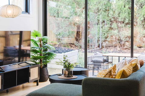 Stylish 4BR Family Townhouse With Private Courtyard - Accommodation Gold Coast 3