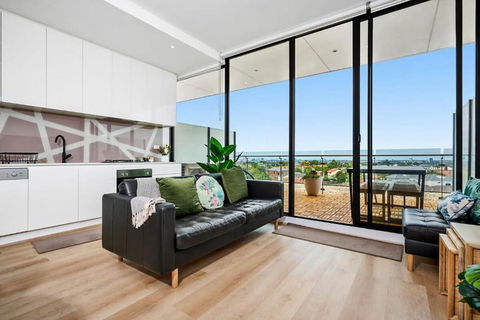 Stylish Urban Retreat Prime Location - Gold Coast 4U 1