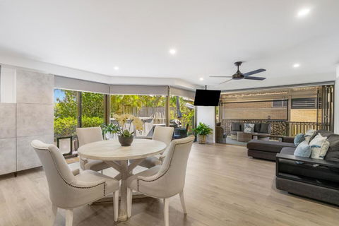 Surfside Court - Hosted By Burleigh Letting - Accommodation Gold Coast 3
