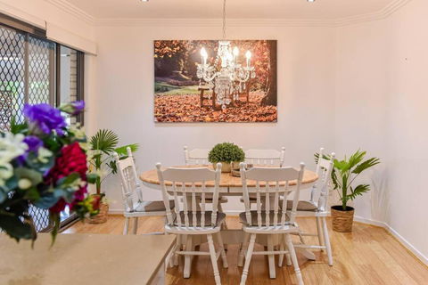 The Arcadia - Entire Luxurious English Cottage With Huge Privacy Near CBD - Gold Coast 4U 1