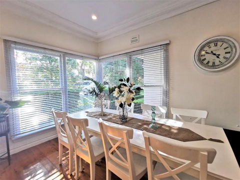 Sydney Meets Miranda, Comfy 4 Bedrooms Corner House - Gold Coast 4U 3