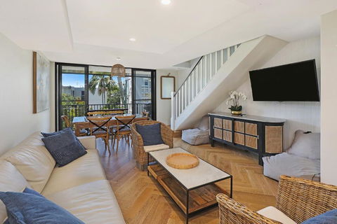 TARA7- On Trend At Taranaki - Accommodation Gold Coast 0