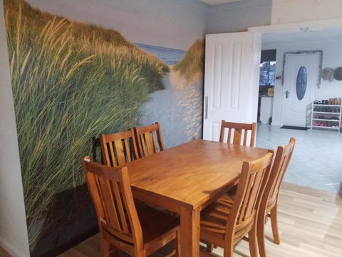 The DOLPHIN PLACE - Accommodation Gold Coast 3