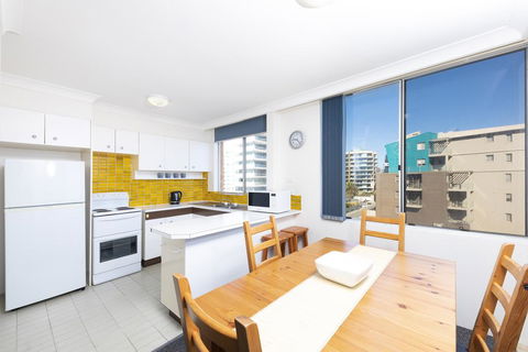 Beachpoint, Unit 303, 28 North Street - Gold Coast 4U 2