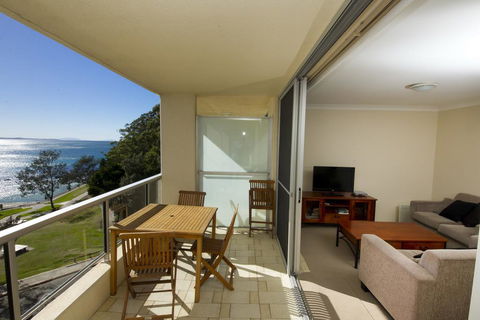 Beachpoint, Unit 402, 28 North Street - Gold Coast 4U 3