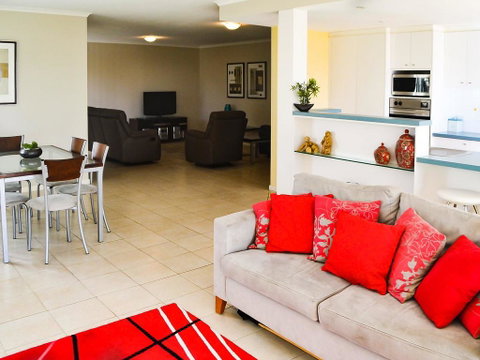 Beachside 4 With Airconditioning And Spa Bath - Accommodation Gold Coast 2