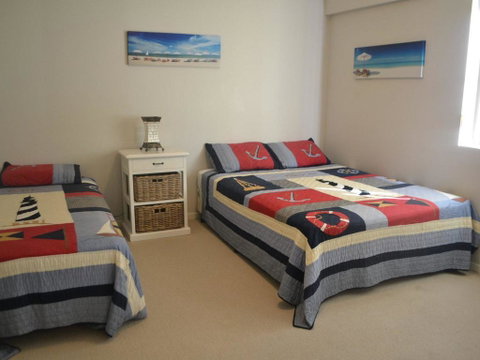 Beachside 4 With Airconditioning And Spa Bath - Accommodation Gold Coast 3