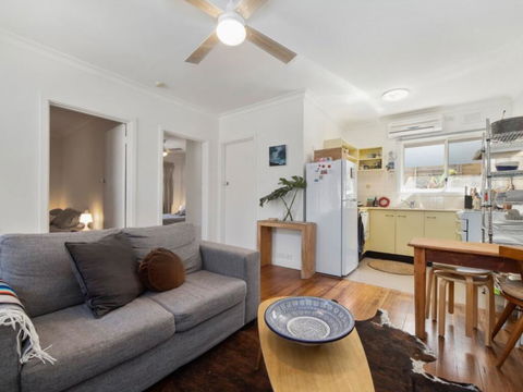 Beachside Apartment - Accommodation Gold Coast 3