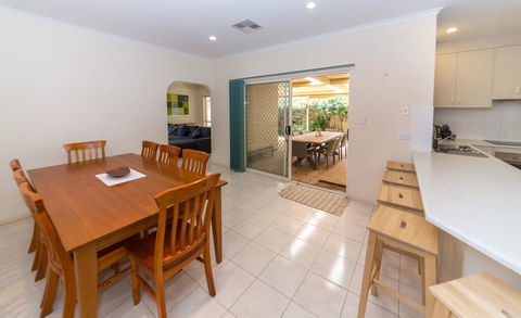 Beachside At Normanville - 7 Ronald Street - Gold Coast 4U 2