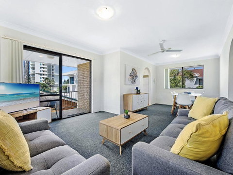 Beachside Delight Near Convention Centre - Accommodation Gold Coast 1
