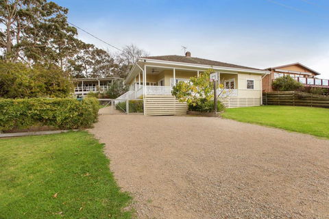 BEACHSIDE GETAWAY - DROMANA - Accommodation Gold Coast 0