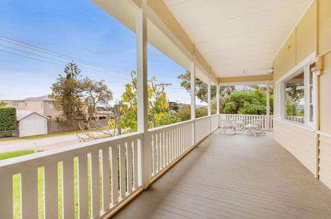 BEACHSIDE GETAWAY - DROMANA - Accommodation Gold Coast 3