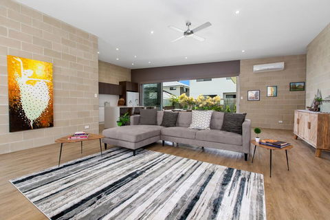 BEACHSIDE HAVEN - Accommodation Gold Coast 1