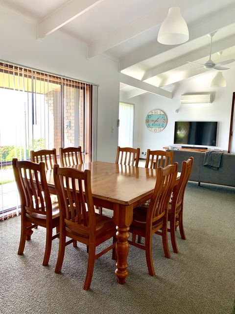 Beachside House - Gold Coast 4U 3