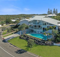 Beachside luxury Sunrise Beach - Gold Coast 4U