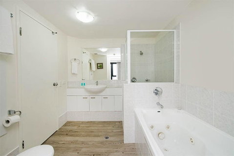 Beachside Neptune Resort Apt Upgraded! - Accommodation Gold Coast 0
