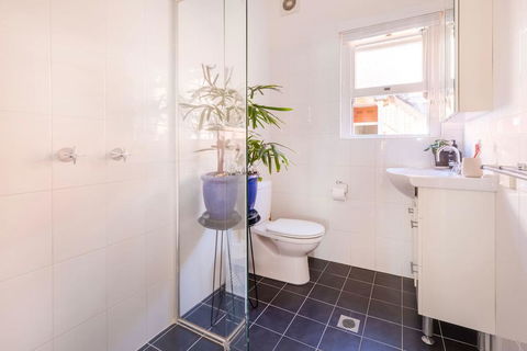 Beautiful Beach Home In Superb Location - Gold Coast 4U 3