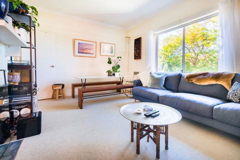 Beautiful Beach Home In Superb Location - Gold Coast 4U 2
