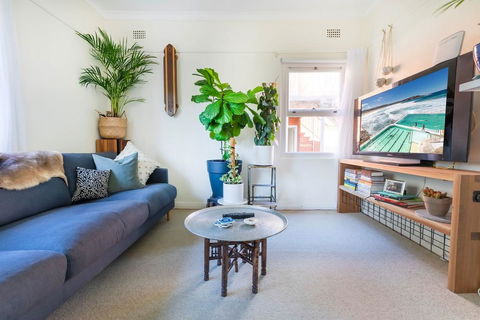Beautiful Beach Home In Superb Location - Gold Coast 4U 0