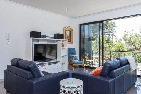 Beautiful Beachfront Apartment At Capel Sound - Accommodation Gold Coast 1