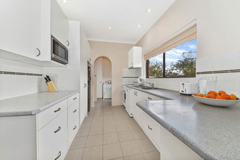BEAUTIFUL HOLIDAY HOME CLOSE TO KU-RING-GAI CHASE NNT328 - Gold Coast 4U 3