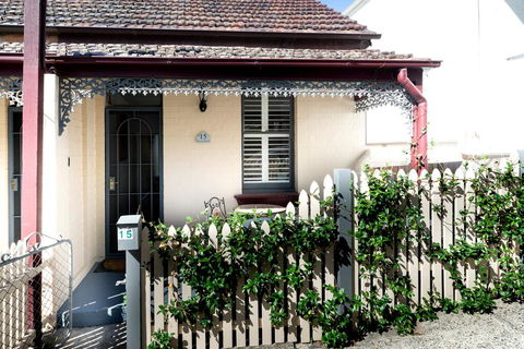 Beautiful Modern Historic Home Near Sydney Harbour - Gold Coast 4U 0