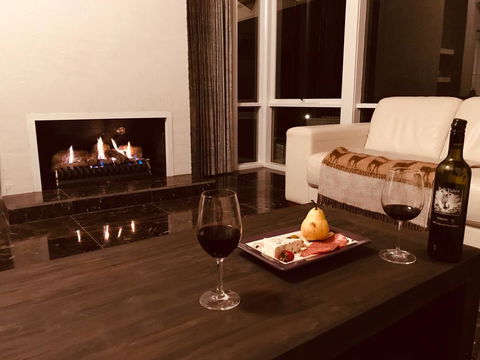 Beautiful Resort Retreat Villa In The Yarra Valley - Entertainer's Delight - Accommodation Gold Coast 1