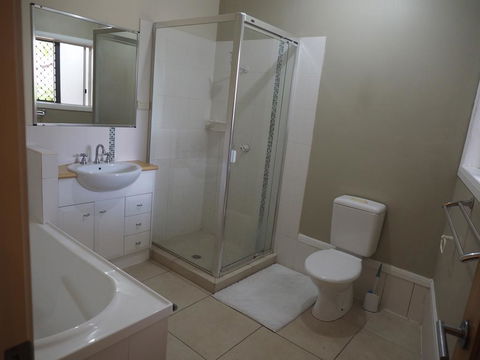 Bed And Breakfast With Airport Transfers And Rental Car - Gold Coast 4U 2