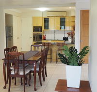 Bed and Breakfast with airport transfers and rental car - Gold Coast 4U