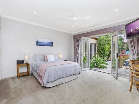 BEL MIREN - SARAH LOUISA - Accommodation Gold Coast 1