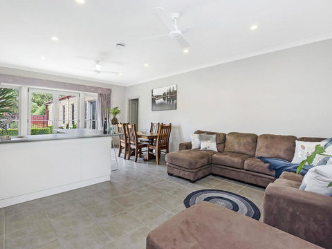 BEL MIREN - SARAH LOUISA - Accommodation Gold Coast 3