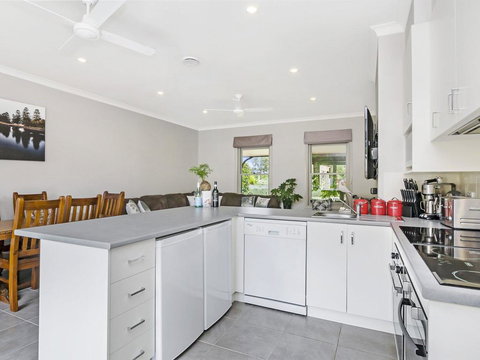 BEL MIREN - SARAH LOUISA - Accommodation Gold Coast 2