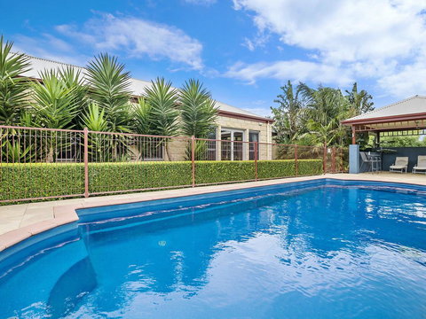 BEL MIREN - SARAH LOUISA - Accommodation Gold Coast 0