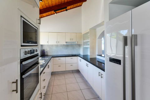 Bella Vista West 3 Luxury Ocean View High Ceilings Golf Buggy Sleeps 8 - 1 Gold Coast 3