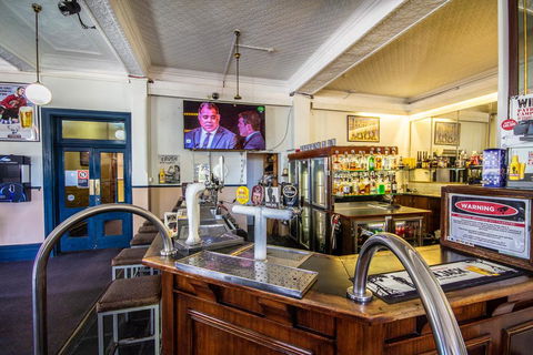 Bellbird Hotel - Accommodation Gold Coast 2