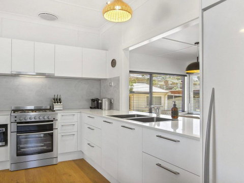 Bellevue - Overlooking Serene Lake Woolumboola - Accommodation Gold Coast 1
