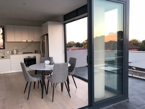 Benalong Apartment - At Gladesville - Gold Coast 4U 2