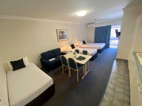 Benson Court Motel - Gold Coast 4U 1