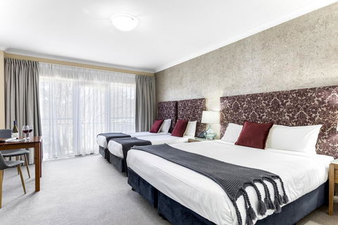 Berry Village Boutique Motel - Gold Coast 4U 1