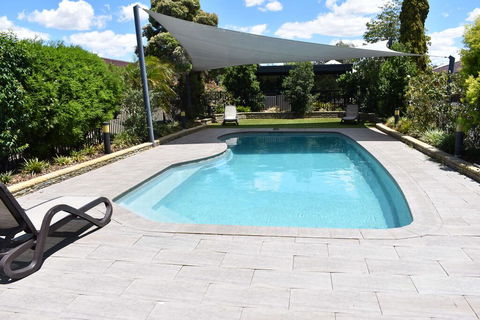 Best Western Plus All Settlers Motor Inn - Gold Coast 4U 3