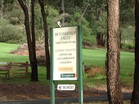 Beyonderup Falls Adult Retreat - Gold Coast 4U 1
