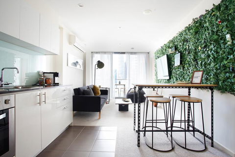 BHB Explore CBD Doorsteps #Free Carpark, Wine, Wifi - Accommodation Gold Coast 0