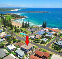 Bimbadeen Unit 3 - across from the beach - lift in complex - Accommodation Gold Coast